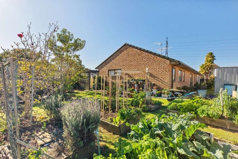 Photo of property in 74 Wairere Road, The Gardens, Auckland, 2105