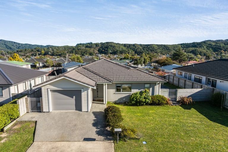 Photo of property in 11 Henrietta Maxwell Grove, Wainuiomata, Lower Hutt, 5014