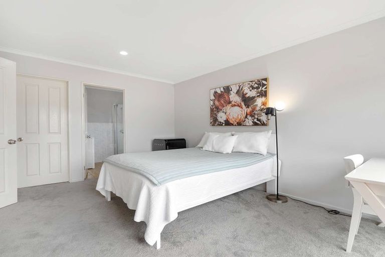 Photo of property in 9 Fleetwood Drive, Henderson, Auckland, 0612