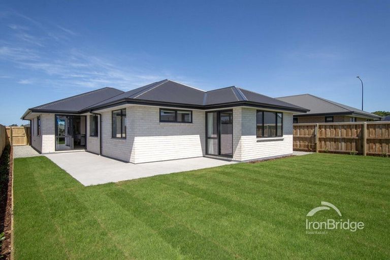 Photo of property in 21 Weaver Street, Woodend, 7691