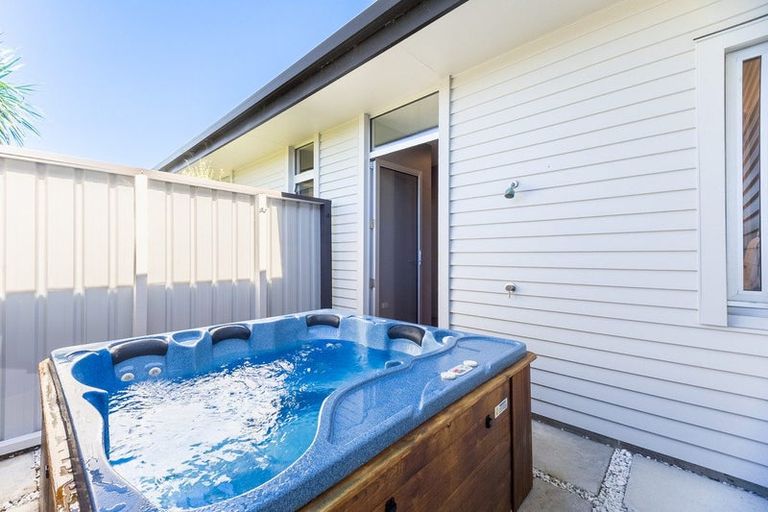 Photo of property in 4 Frances Street, Waikanae Beach, Waikanae, 5036