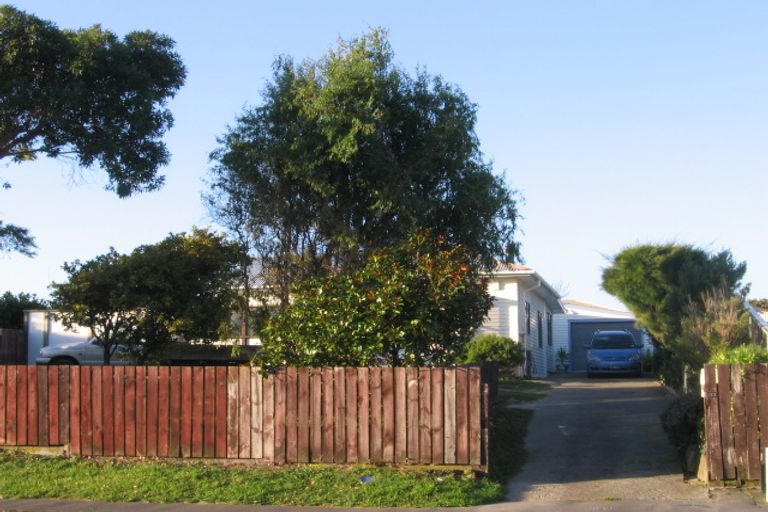 Photo of property in 33 Main Road, Titahi Bay, Porirua, 5022