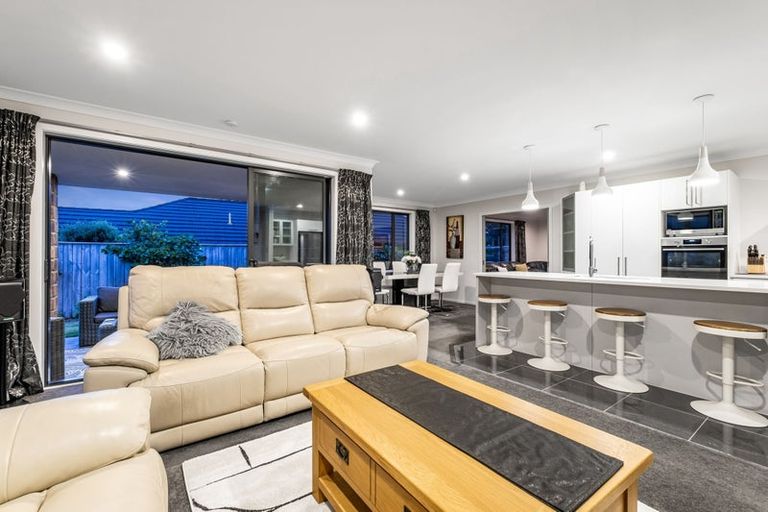 Photo of property in 73 Aotea Drive, Aotea, Porirua, 5024