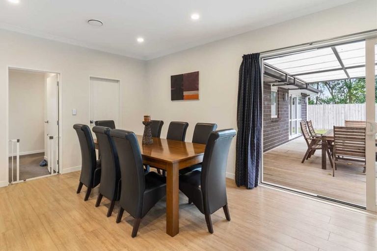 Photo of property in 11 Kilmacrennan Drive, Rosehill, Papakura, 2113