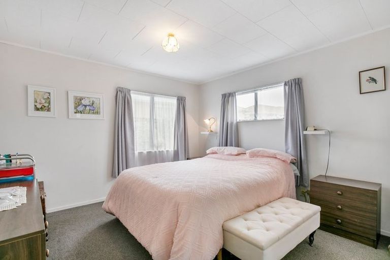 Photo of property in 2/23 Bernina Place, Weymouth, Auckland, 2103