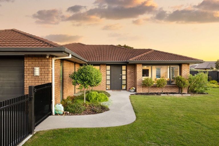 Photo of property in 28 Madison Street, Cambridge, 3434