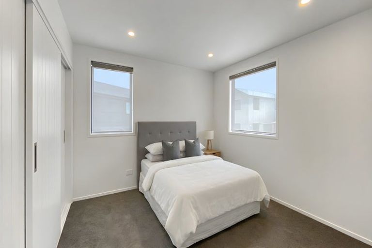 Photo of property in 17b Cessna Crescent, Mangere, Auckland, 2022