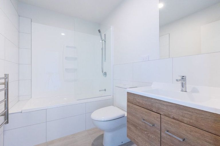 Photo of property in 5 Wharetana Crescent, New Lynn, Auckland, 0600