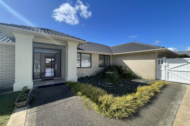 Photo of property in 12 Lansell Drive, East Tamaki Heights, Auckland, 2016