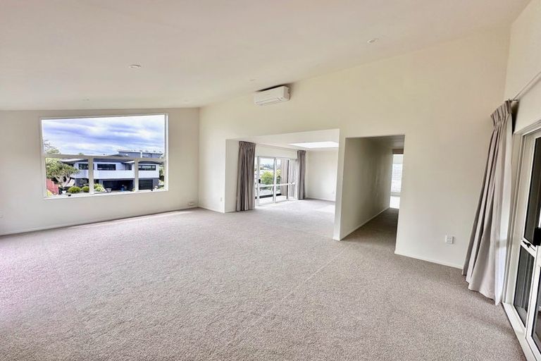 Photo of property in 20 Tiverton Crescent, Whalers Gate, New Plymouth, 4310