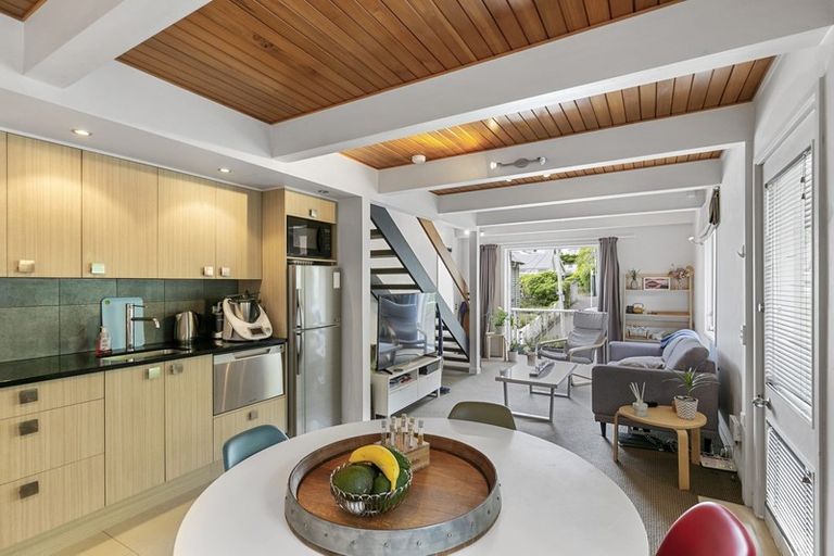 Photo of property in 24 Cottleville Terrace, Thorndon, Wellington, 6011