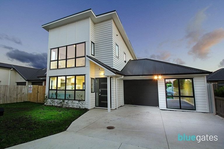 Photo of property in 1 Whekau Drive, Takanini, 2112