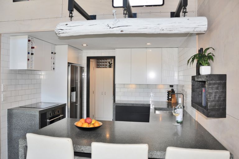 Photo of property in 19 Cumberland Street, Leigh, 0985