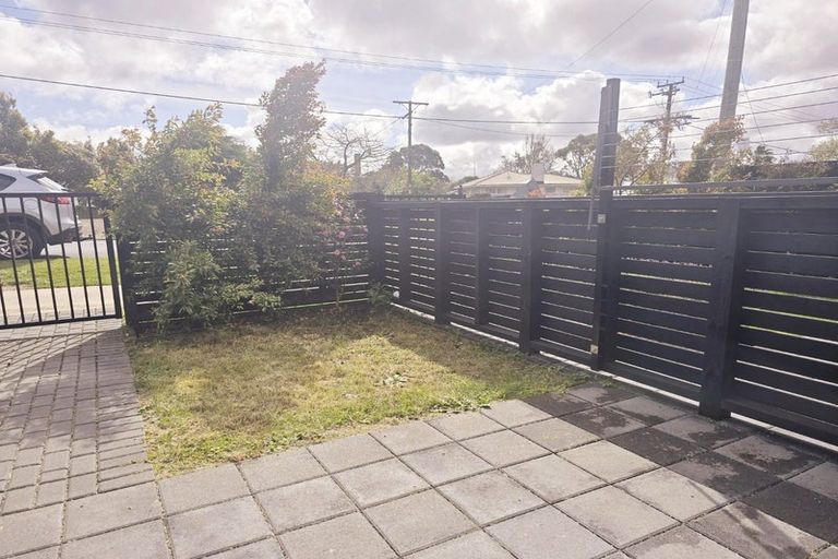 Photo of property in 2/66 Metcalfe Road, Ranui, Auckland, 0612