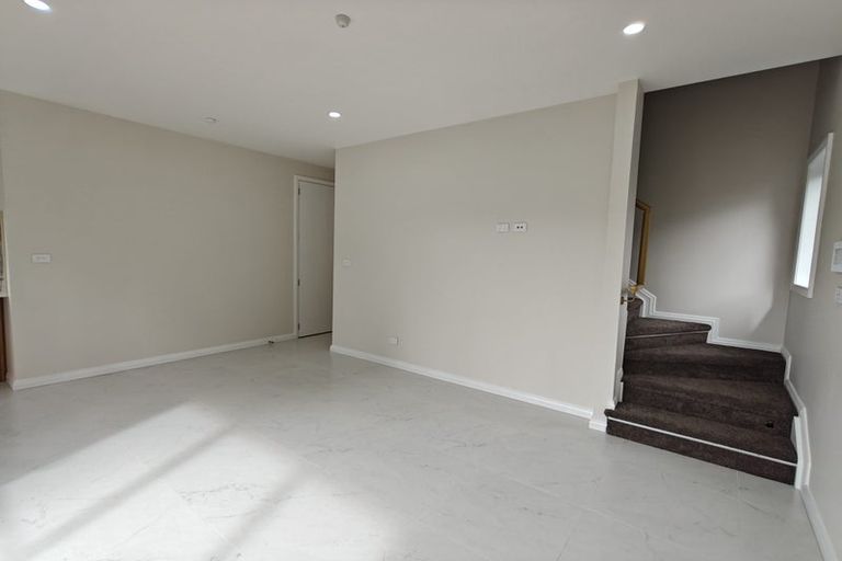 Photo of property in 52d Hutchinsons Road, Bucklands Beach, Auckland, 2014