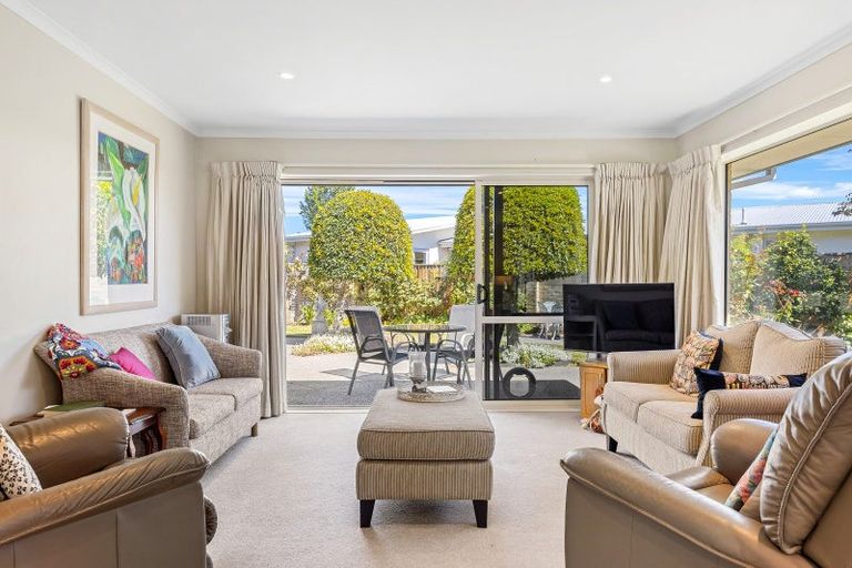 Photo of property in 18 Elm Drive, Rangiora, 7400