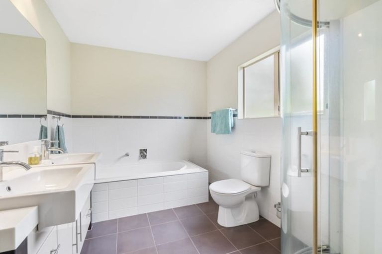 Photo of property in 68 Saddleback Rise, Murrays Bay, Auckland, 0630