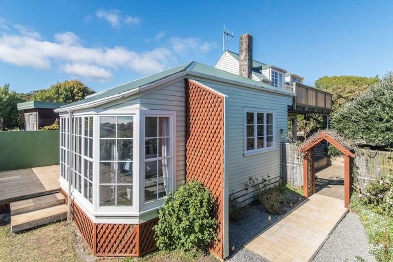 Photo of property in 4 Gavin Road, Raumati Beach, Paraparaumu, 5032