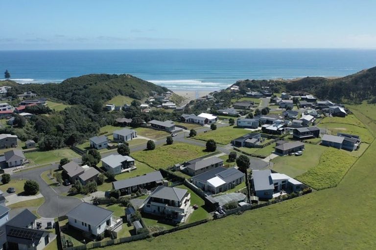 Photo of property in 2 Pipi Place, Baylys Beach, 0377