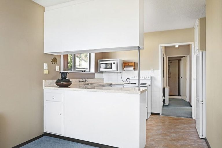 Photo of property in 92b Royal Park Drive, Parklands, Christchurch, 8083