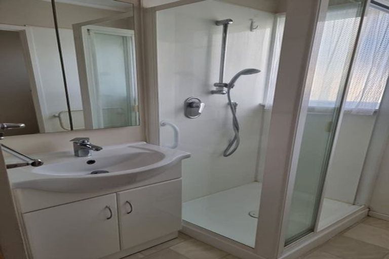 Photo of property in 1/221 Hurstmere Road, Takapuna, Auckland, 0622