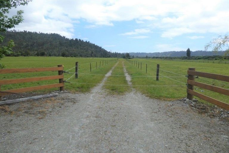 Photo of property in 753 Franz Josef Highway, Whataroa, 7886