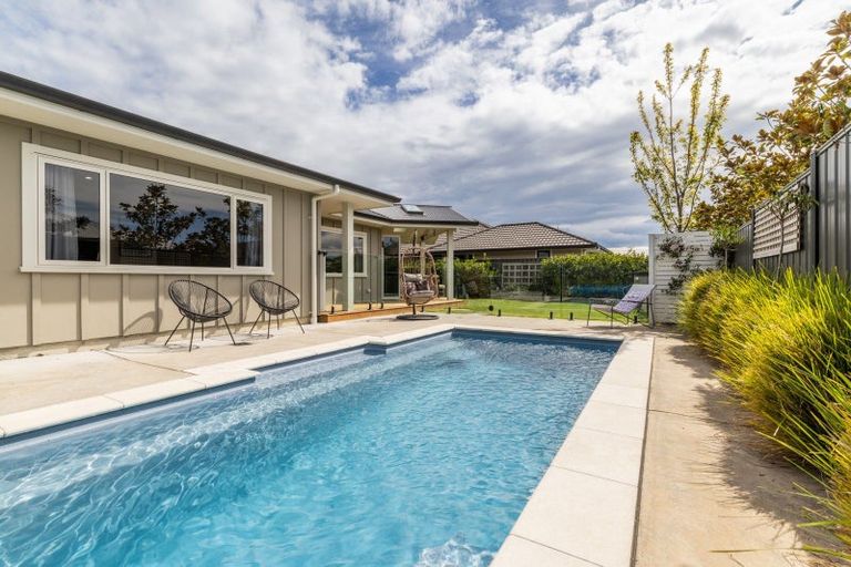 Photo of property in 19 Grooby Place, Havelock North, 4130