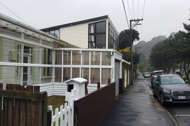 Photo of property in 30 Lavaud Street, Berhampore, Wellington, 6023