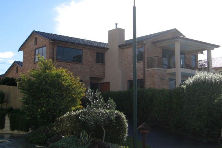 Photo of property in 16 Ashburn Close, Orewa, 0931