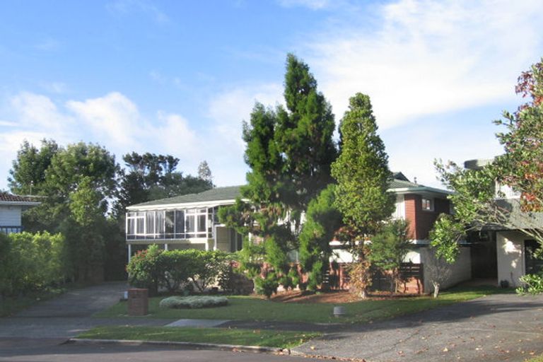 Photo of property in 2 Chatswood Grove, Chatswood, Auckland, 0626