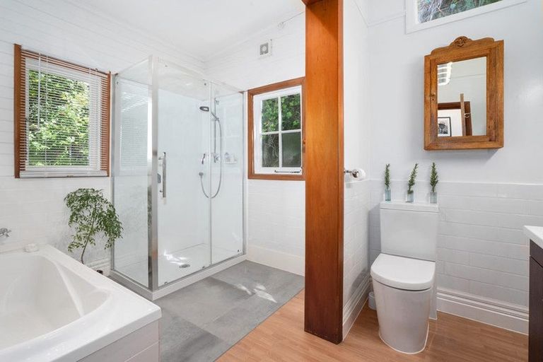 Photo of property in 21 Northland Road, Northland, Wellington, 6012