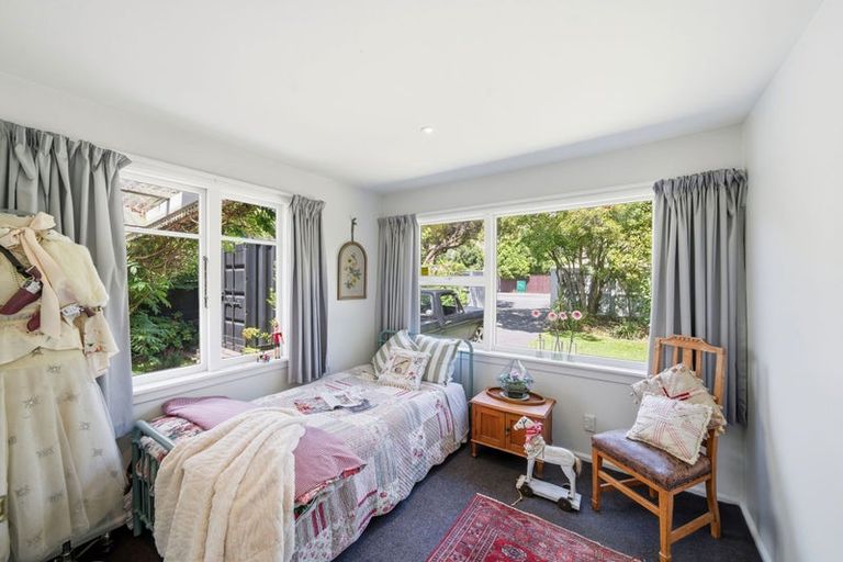 Photo of property in 32 Martindales Road, Heathcote Valley, Christchurch, 8022