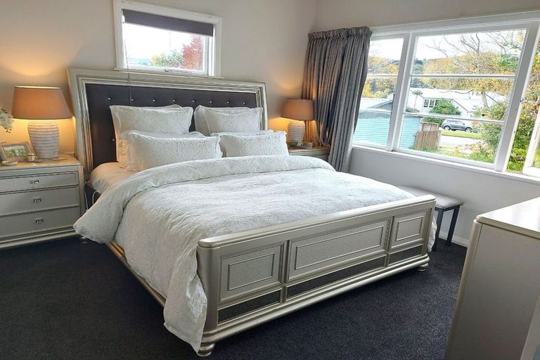 Photo of property in 66 Pinehaven Road, Pinehaven, Upper Hutt, 5019