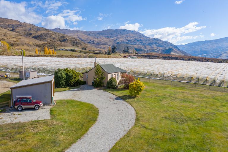 Photo of property in 180 Hall Road, Bannockburn, Cromwell, 9384