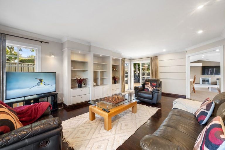 Photo of property in 8 Kerry Dell, Cockle Bay, Auckland, 2014