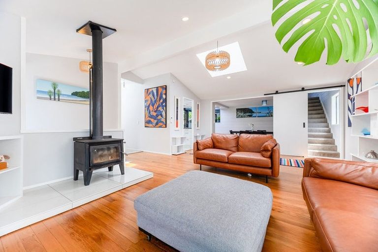 Photo of property in 15 Tiromoana Road, Raumati South, Paraparaumu, 5032