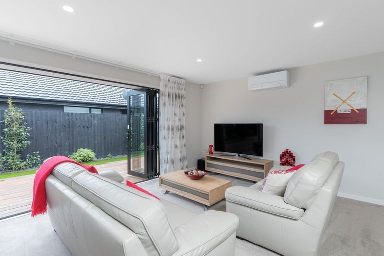 Photo of property in 11 Evelyn Crescent, Marshland, Christchurch, 8083