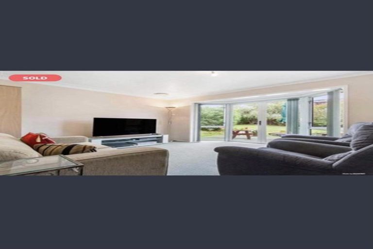 Photo of property in 9 Forsythe Place, Massey, Auckland, 0614