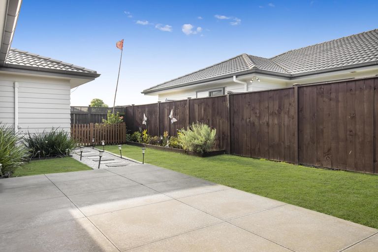 Photo of property in 10 Creda Road, Wattle Downs, Auckland, 2103