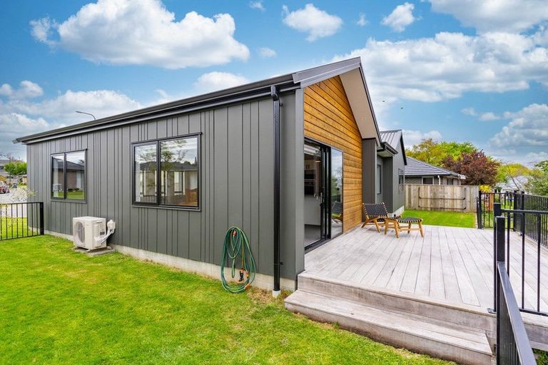 Photo of property in 17 Tarata Grove, Lansdowne, Masterton, 5810