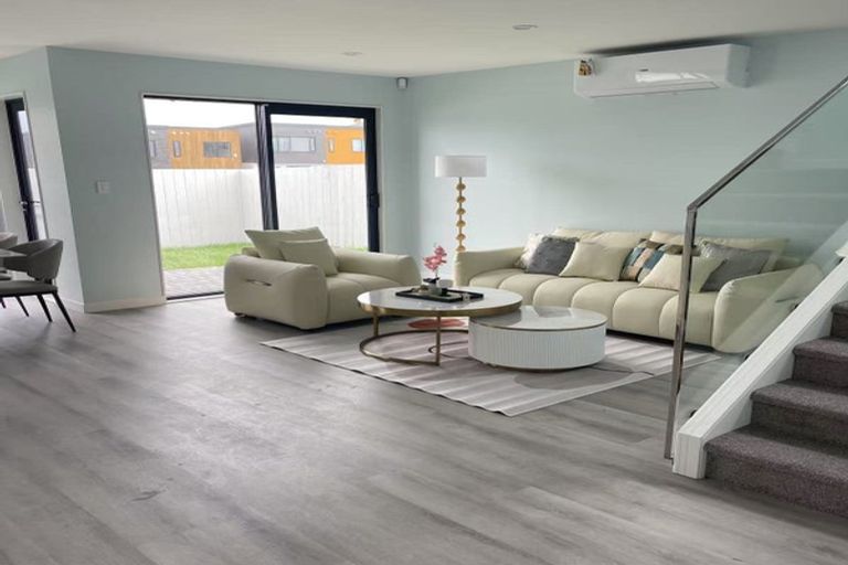 Photo of property in 8 Taipahitini Road, Rosehill, 2113