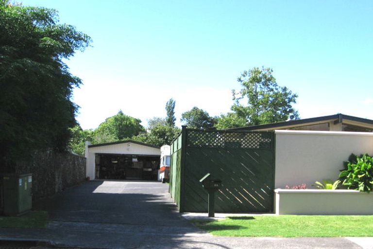 Photo of property in 22 Uppingham Crescent, Hillcrest, Auckland, 0627