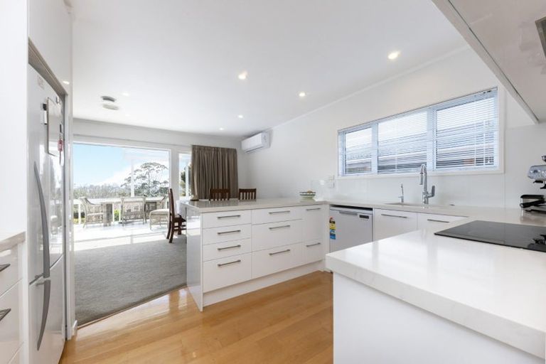 Photo of property in 8 Downsview Road, Pakuranga Heights, Auckland, 2010
