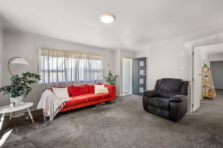 Photo of property in 1/30 Wilkinson Way, Browns Bay, Auckland, 0630