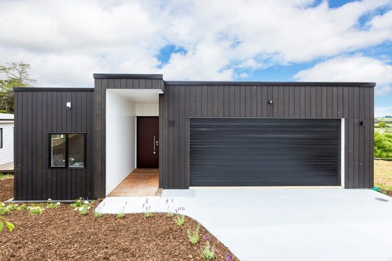 Photo of property in 35 Laly Haddon Place, Matakana, Warkworth, 0985