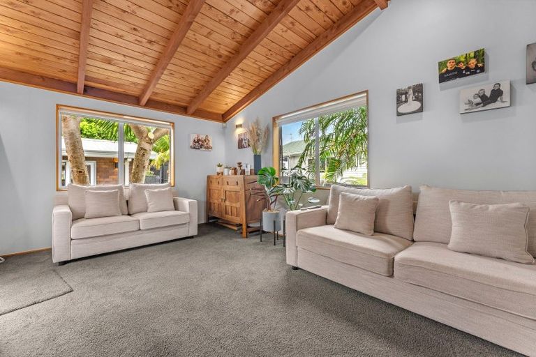 Photo of property in 44 Westpark Drive, West Harbour, Auckland, 0618