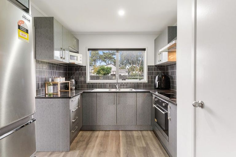 Photo of property in 6 Stoll Place, Clendon Park, Auckland, 2103