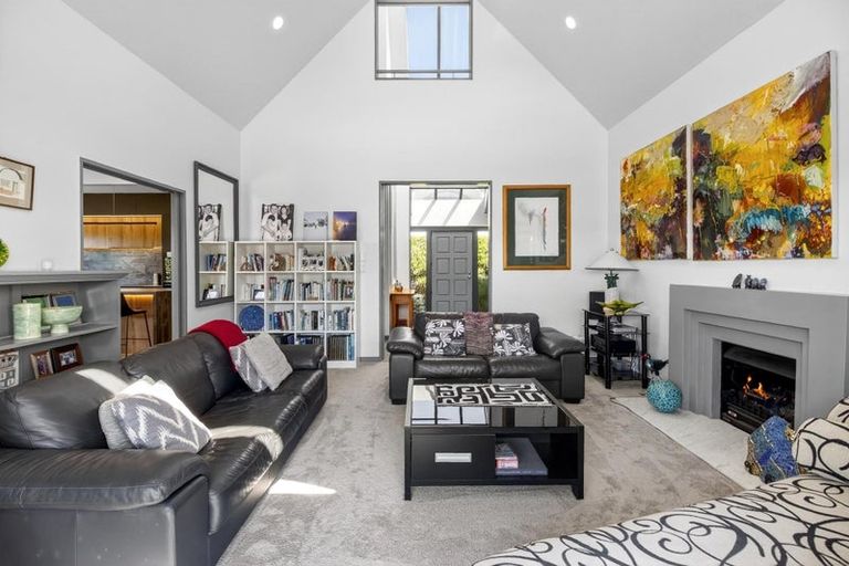 Photo of property in 28 Connemara Court, West Harbour, Auckland, 0618