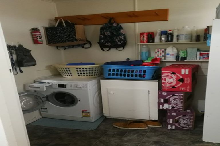 Photo of property in 43 Sunnyside Road, Sunnyvale, Auckland, 0612