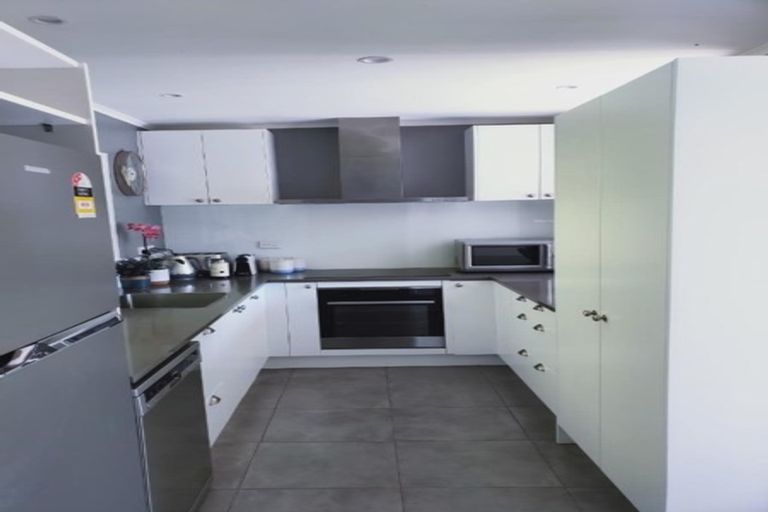 Photo of property in 76 Wyndham Road, Pinehaven, Upper Hutt, 5019